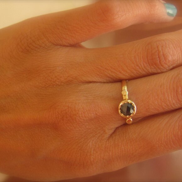 Diamonds ring. 14K solid yellow gold ring with a raond Gray diamond. - Picture 4 of 10